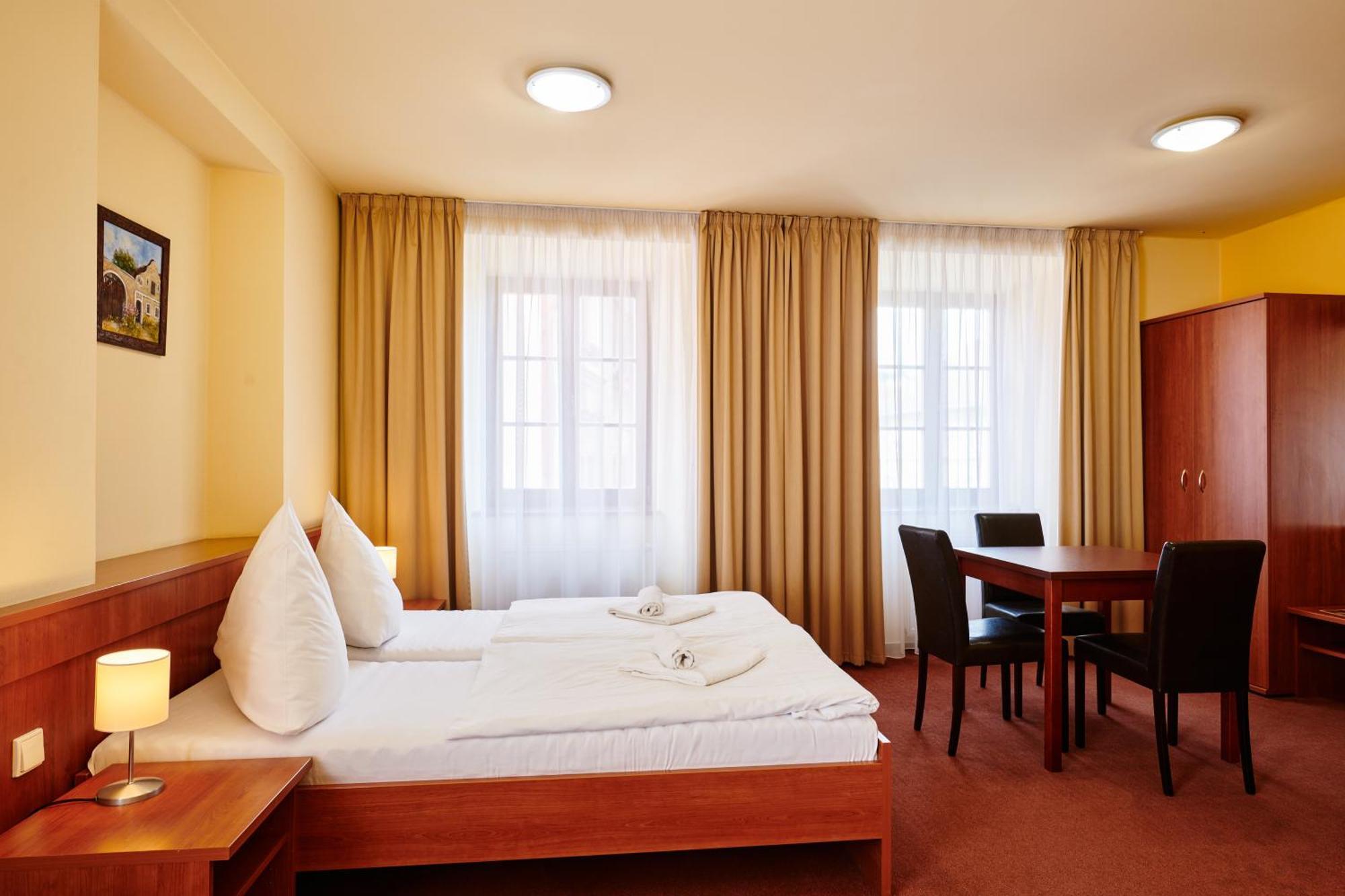 Hotel Zlata Hvezda Vimperk Dış mekan fotoğraf